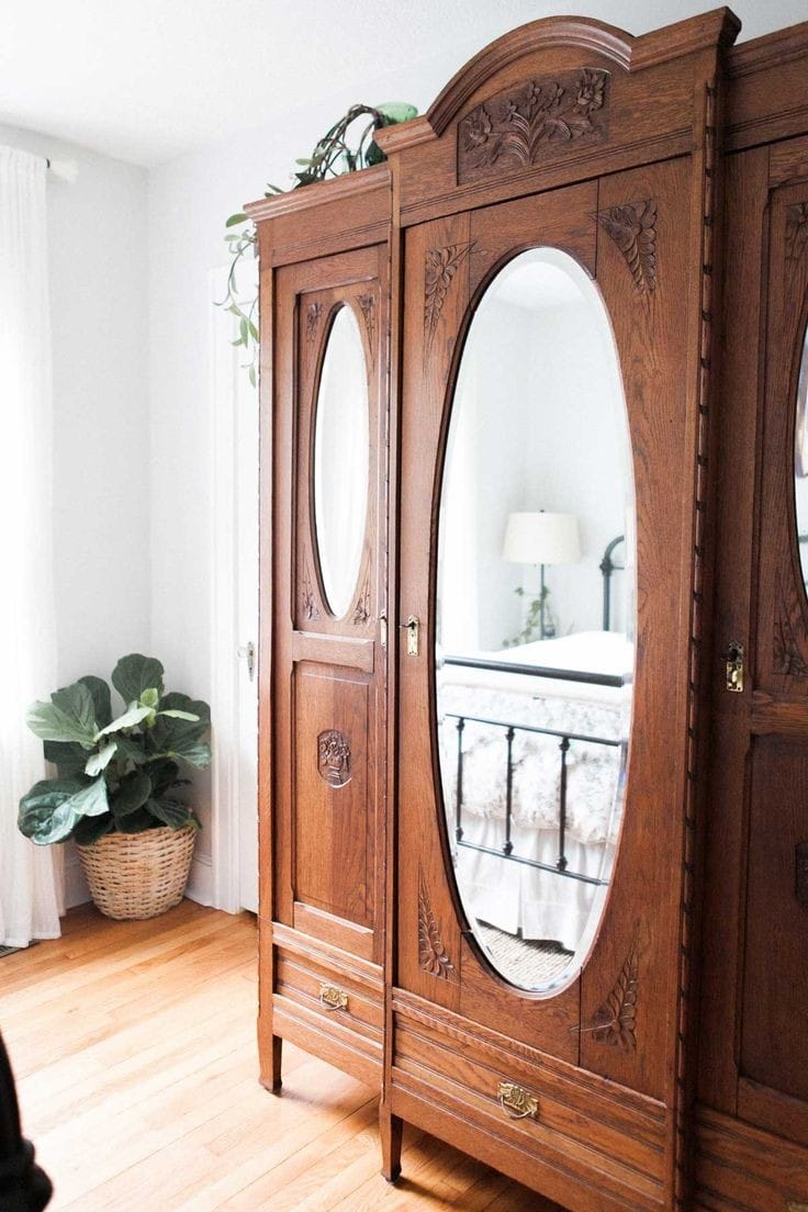Heirloom Oval-Mirror Wardrobe